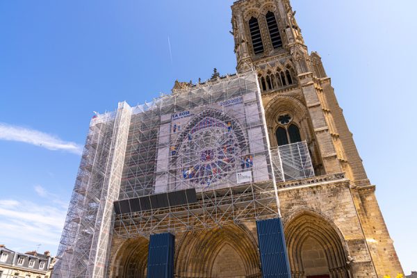 bache-imprimee-echafaudage-cathedrale-soissons