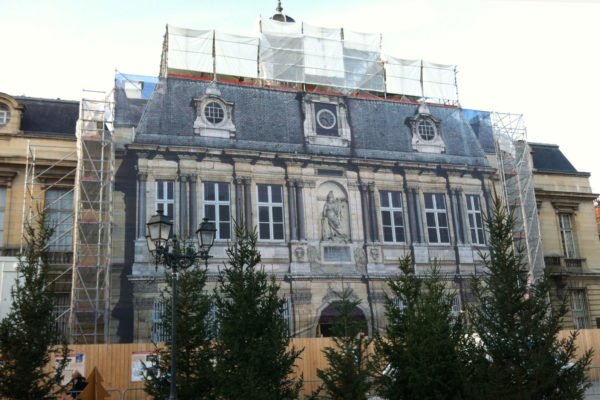 bache-monument-hotel-ville-troyes