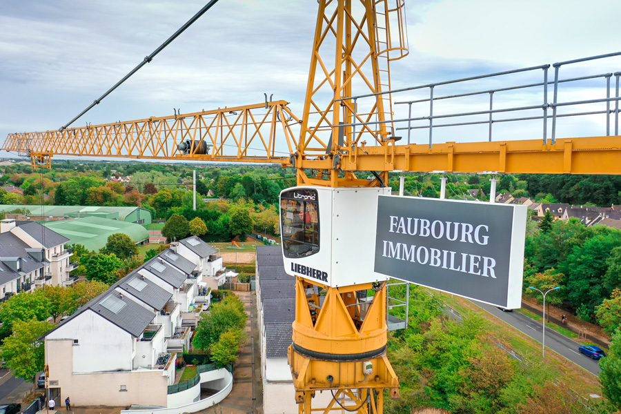 Caisson Lumineux Grue  Enseigne Publicitaire sur grue