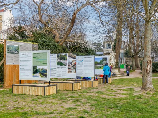 communication-chantier-support-affichage-bois